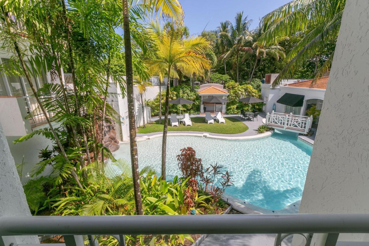 Alassio Beachfront Apartments Palm Cove Bagian luar foto