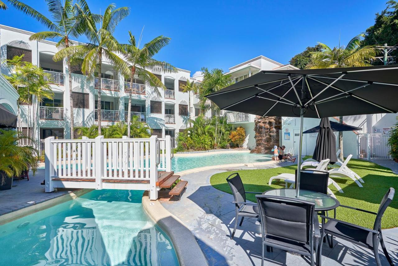 Alassio Beachfront Apartments Palm Cove Bagian luar foto