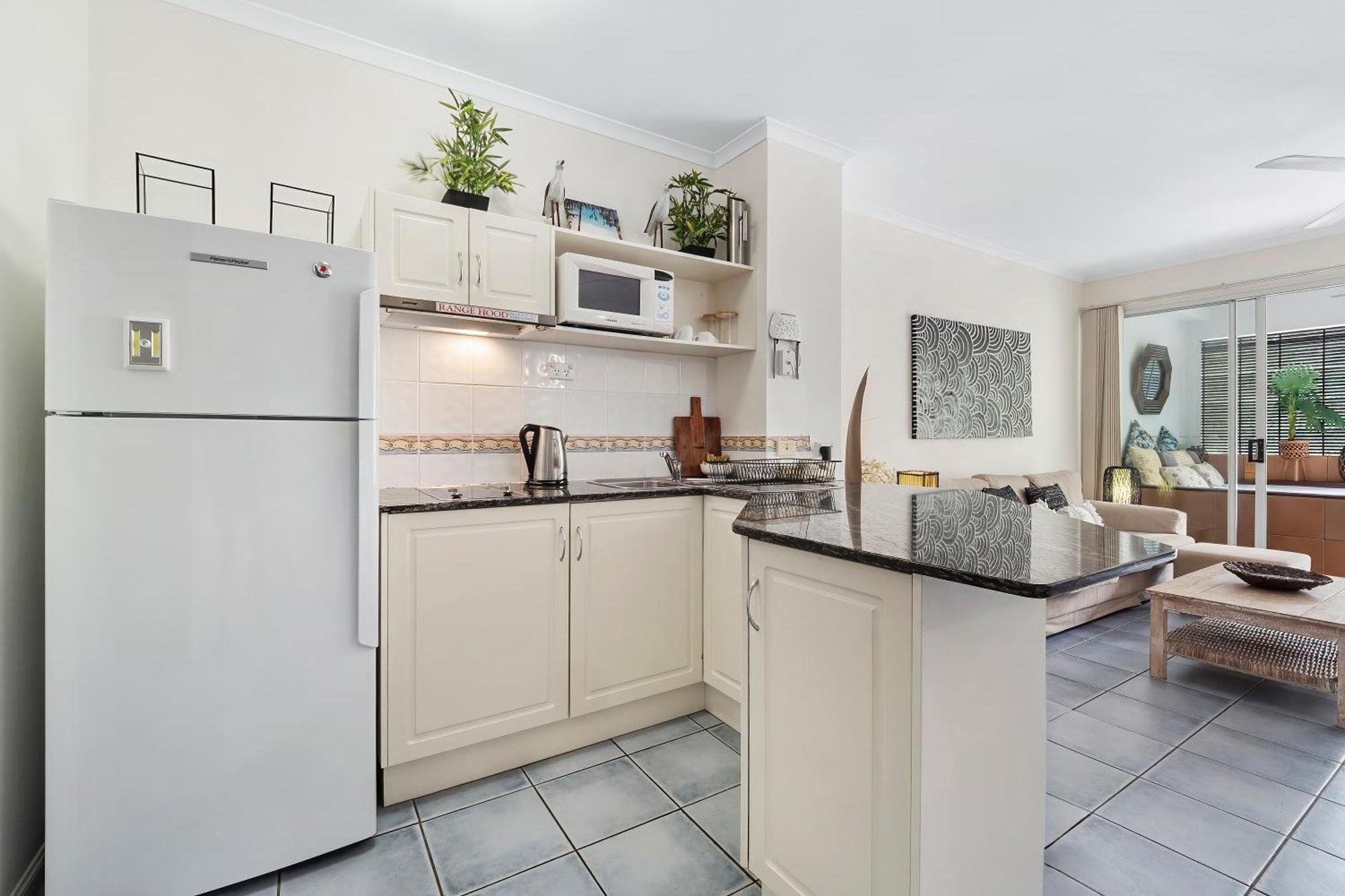 Alassio Beachfront Apartments Palm Cove Bagian luar foto