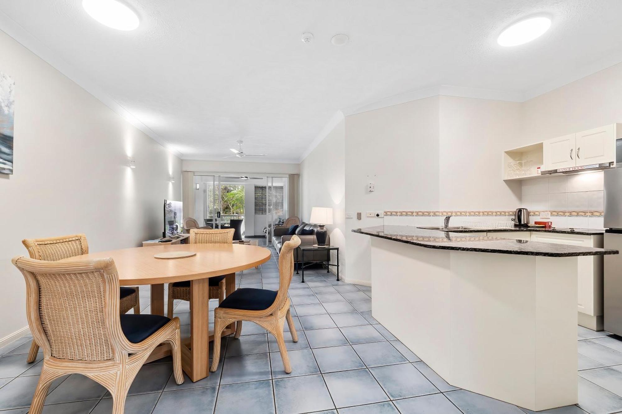 Alassio Beachfront Apartments Palm Cove Ruang foto
