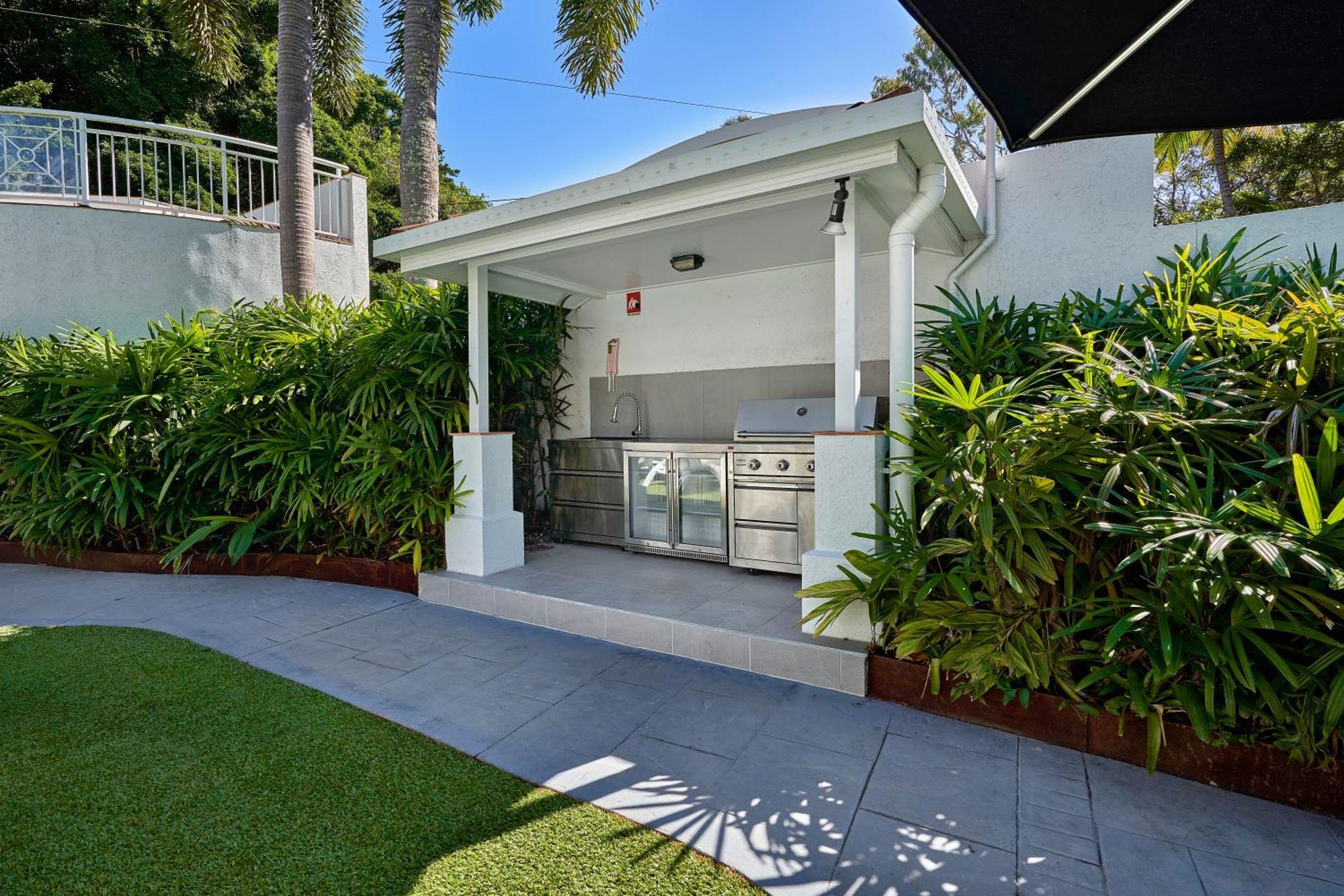 Alassio Beachfront Apartments Palm Cove Bagian luar foto