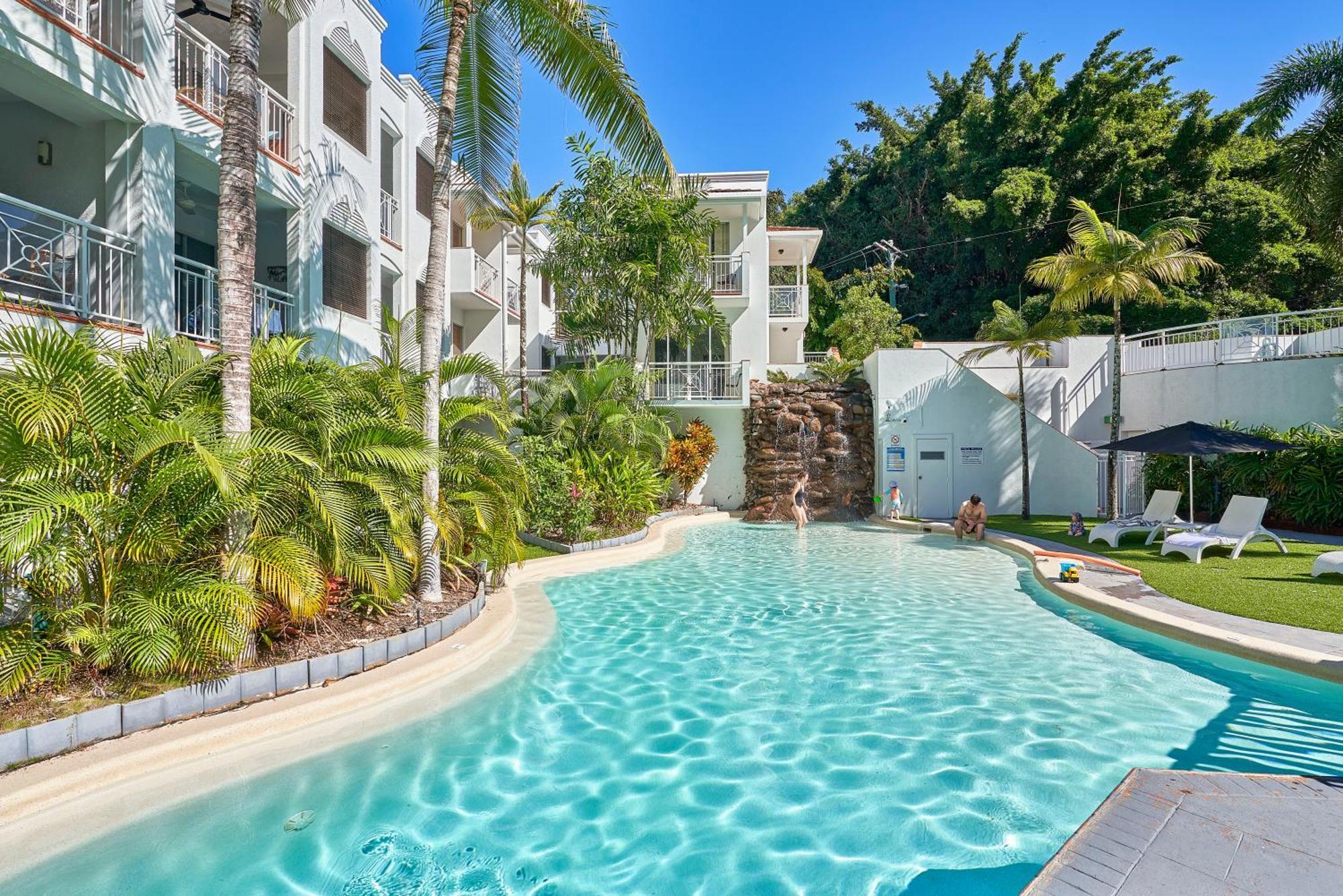Alassio Beachfront Apartments Palm Cove Bagian luar foto