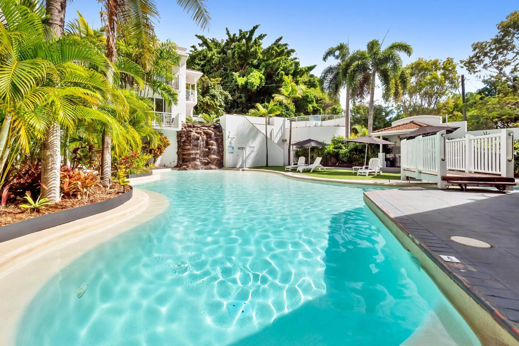Alassio Beachfront Apartments Palm Cove Bagian luar foto