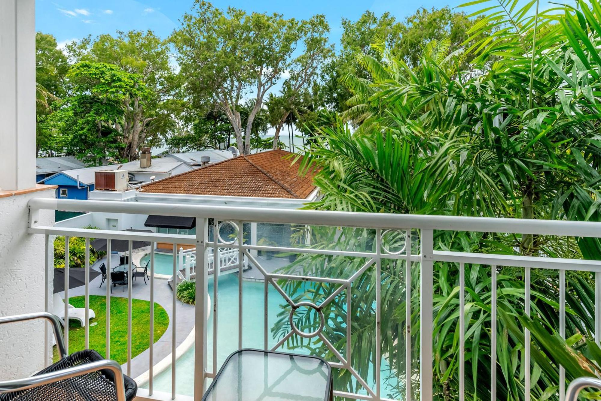 Alassio Beachfront Apartments Palm Cove Ruang foto