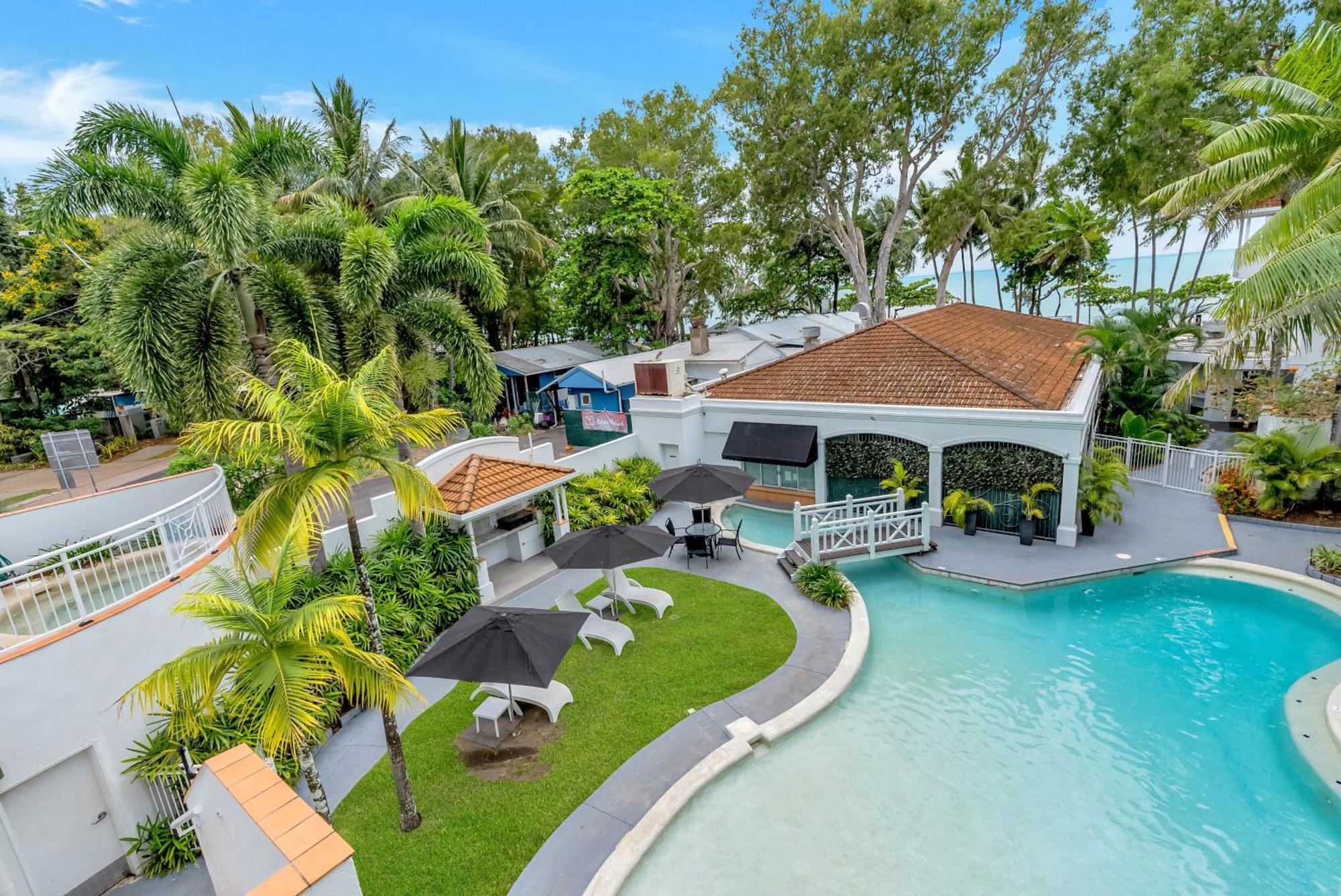 Alassio Beachfront Apartments Palm Cove Ruang foto