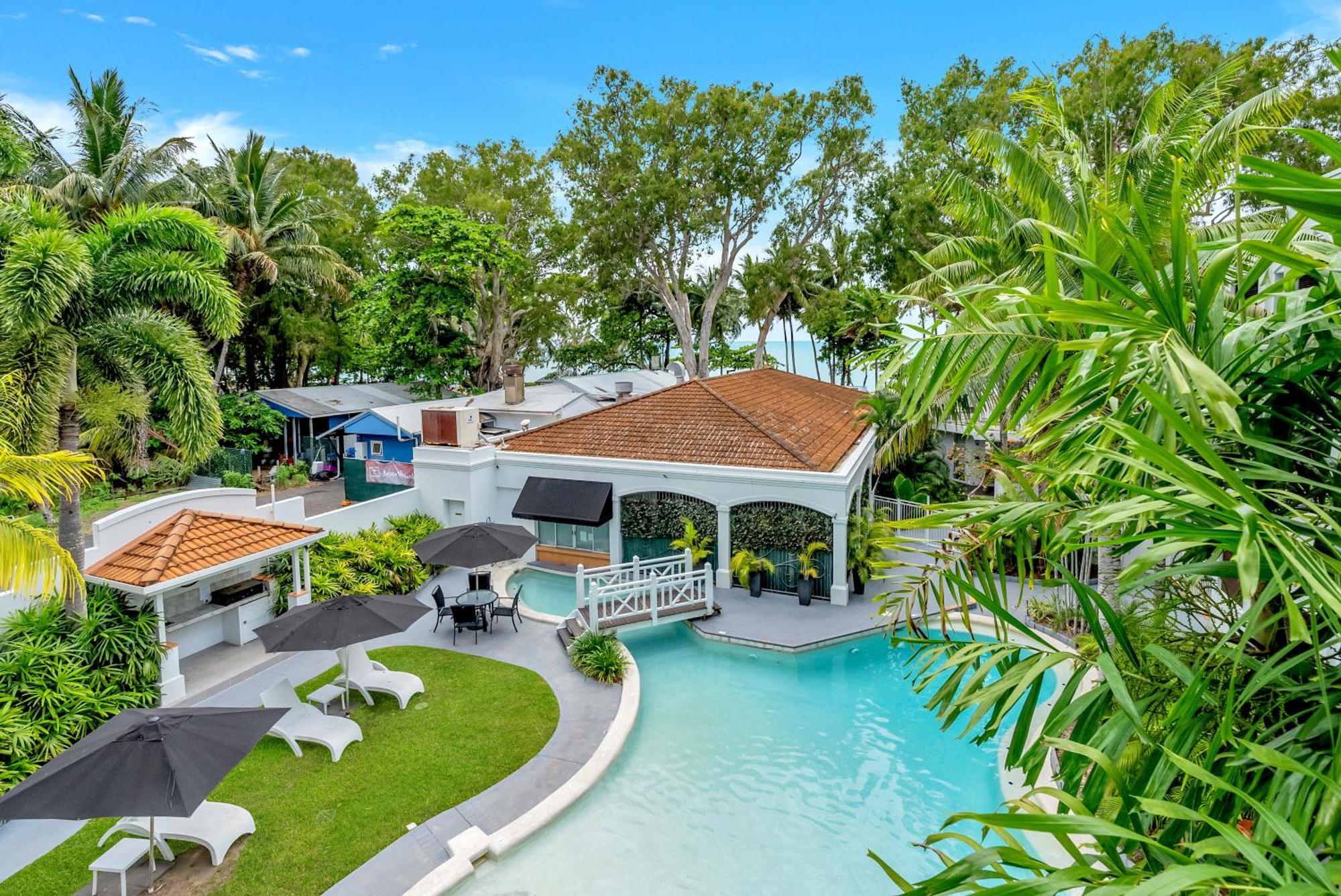 Alassio Beachfront Apartments Palm Cove Ruang foto