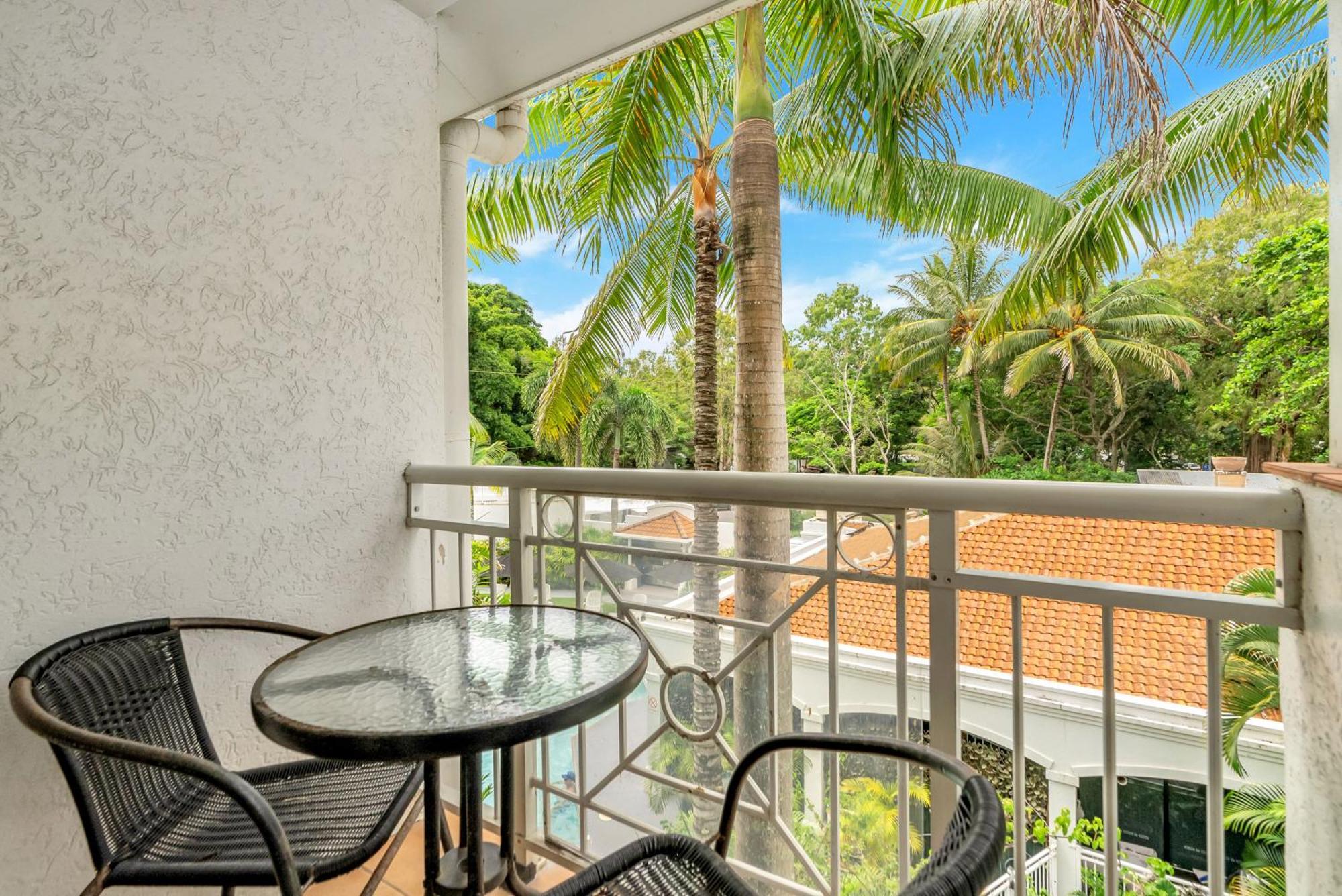 Alassio Beachfront Apartments Palm Cove Ruang foto